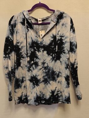 NWT Sew In Love Oversized Small, Blue And Black Tie-dyed Lightweight Hoodie